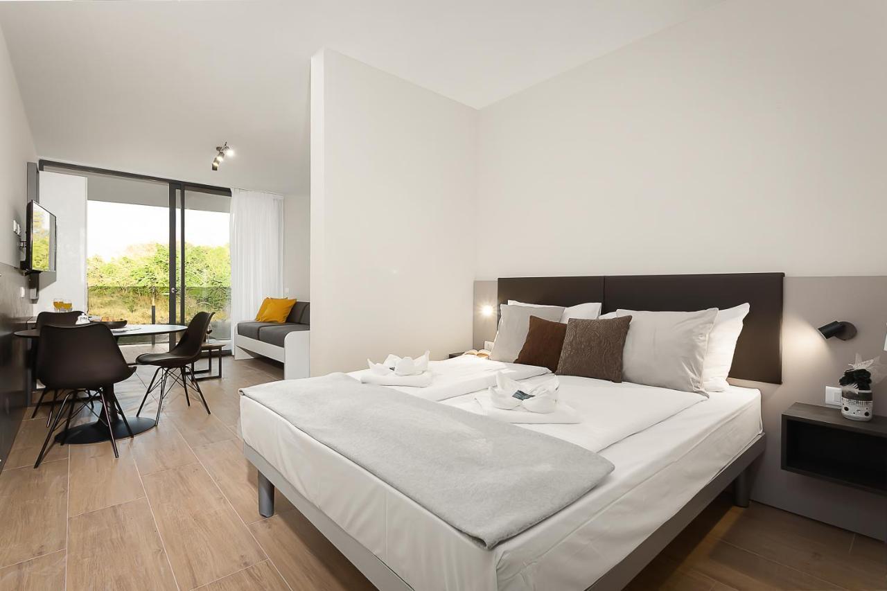 Studio-Apartment mit Balkon